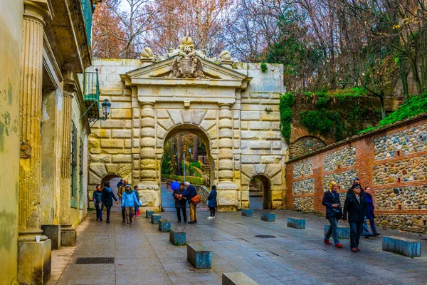 Granada Espanha Janeiro 2016 Pessoas Estão Caminhando Pela Puerta Les — Fotografia de Stock