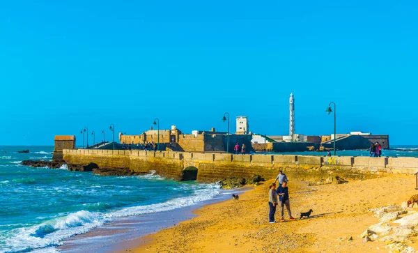 CADIZ, İspanya, 6 HAZİRAN 2016: Cadiz İspanya 'da San Sebastian Kalesi