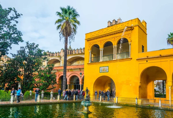 Sevilla Spain January 2016 View Fountain Situated Gardens Real Alcazar — Foto de Stock