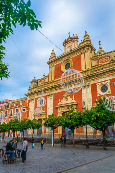 SEVILLA, İspanya, 7 Ocak 2016: Seville, Endülüs, İspanya 'da 17-18' inci yüzyıldan beri El Salvador 'un Barok tarzı kilisesi.