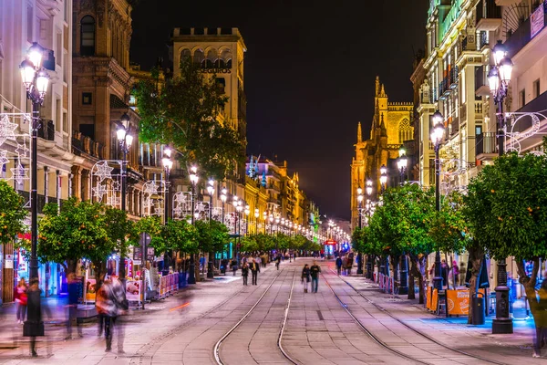SEVILLA, SPAIN, JANUARY 7, 2016: İspanya 'nın Sevilla kentindeki avenida de la constitucion caddesinin gece manzarası