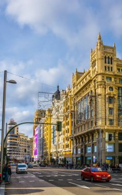 MADRID, SPAIN, HAZİRAN 9 HAZİRAN 2016: Madrid 'deki en ünlü cadde olan Granan Bulvarı' nın manzarası