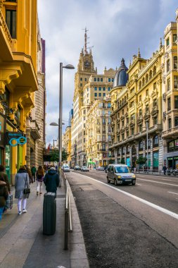 MADRID, SPAIN, HAZİRAN 9, 2016: Madrid 'deki Telefon Binası' nın dışı. Mart 1929 'da tamamlanan bina, Avrupa' nın ilk gökdeleniydi..