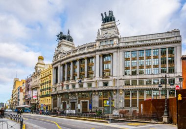 MADRID, SPAIN, HAZİRAN 9 HAZİRAN 2016: Madrid 'deki Calle de Alcala Bulvarı manzarası
