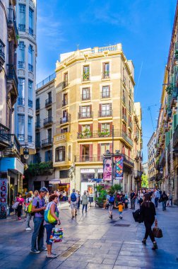 BARCELONA, SPAIN, OCTOBER 24,2014: View of a narrow street in the historical center of Barcelona, Spain.