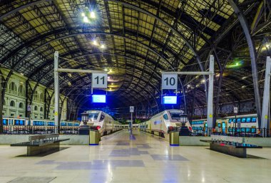 BARCELONA, İspanya, 24 Ekim 2014: Barcelona Franca tren istasyonunun içi