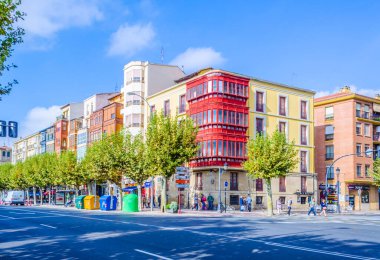 LOGRONO, İspanya, ECTOBER 27 Ekim 2014: İnsanlar Logrono 'da bir sokakta geziniyor.