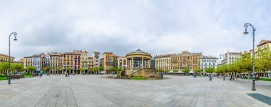 PAMPLONA, SPAIN, ECTOBER 28, 2014: Plaza del Castillo İspanya 'nın Pamplona kentinde