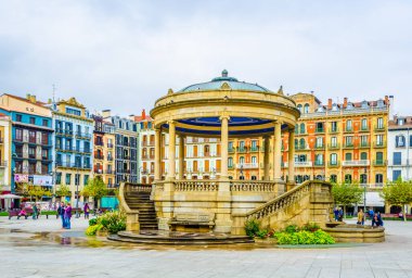 PAMPLONA, SPAIN, ECTOBER 28, 2014: Plaza del Castillo İspanya 'nın Pamplona kentinde
