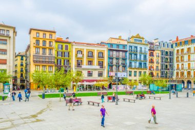 PAMPLONA, SPAIN, ECTOBER 28, 2014: Plaza del Castillo İspanya 'nın Pamplona kentinde