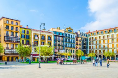 PAMPLONA, SPAIN, ECTOBER 28, 2014: Plaza del Castillo İspanya 'nın Pamplona kentinde