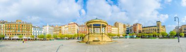 PAMPLONA, SPAIN, ECTOBER 28, 2014: Plaza del Castillo İspanya 'nın Pamplon şehrinde