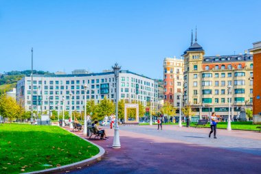 Bilbao, İspanya, İspanya: Bilbao, İspanya 'da bir caddede renkli evler