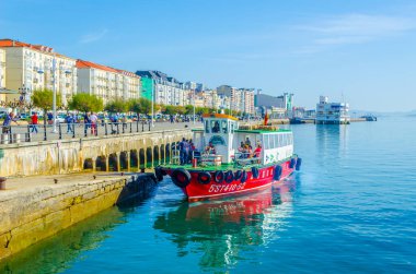 SANTANDER, SPAIN, EKİM 30 Ekim 2014: İnsanlar Santander, İspanya 'da geziniyorlar