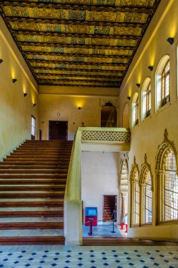 ZARAGOZA, İspanya, 1 Kasım 2014: Zaragoza, İspanya 'daki Aljaferia sarayının dekore edilmiş odası