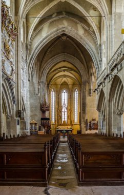 SIBIU, ROMANIA, 5 HAZİRAN 2015: Romanya 'nın Sibiu kentindeki Aziz Maria Evajelik Kilisesi' nin içi.