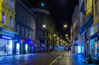 ZAGREB, CROATIA, 28 Temmuz 2015: Hırvatistan 'ın başkenti zagreb' deki ilica caddesinin gece görüşü