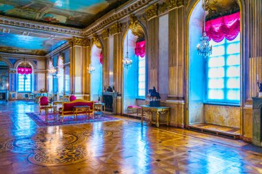 STOCKHOLM, SWEDEN, AĞUSTOS 18 Ağustos 2016: Gamla Stan, Stockholm, İsveç 'teki Kungliga slottet şatosunun manzarası