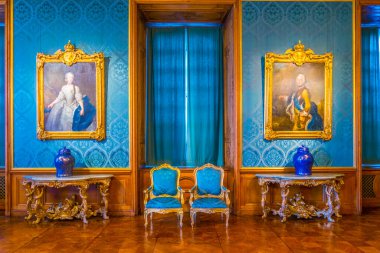 STOCKHOLM, SWEDEN, AĞUSTOS 18 Ağustos 2016: Gamla Stan, Stockholm, İsveç 'teki Kungliga slottet şatosunun manzarası