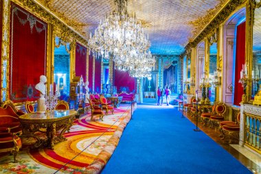 STOCKHOLM, SWEDEN, AĞUSTOS 18 Ağustos 2016: Gamla Stan, Stockholm, İsveç 'teki Kungliga slottet şatosunun manzarası