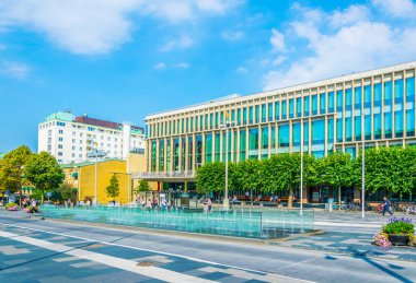 GOTEBORG, SWEDEN, 25 Ağustos 2016: Goteborg, İsveç 'teki Gotaplatsen Meydanı' ndaki şehir kütüphanesinin görüntüsü.