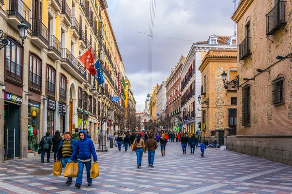 Madrid España Enero 2016 Gente Está Paseando Por Calle Arenal — Foto de Stock