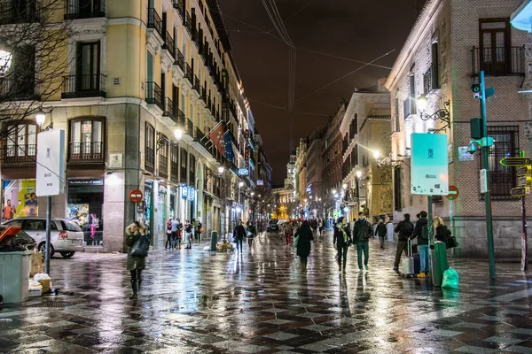 Madrid Spain January 2016 People Strolling Calle Del Arenal Madrid — Stockfoto