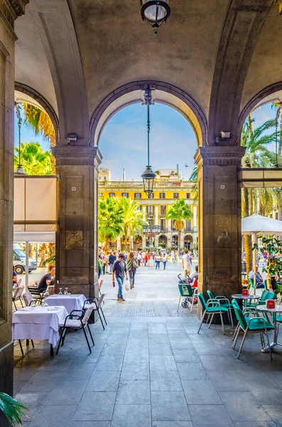 Barcelona Spanien Oktober 2014 Menschen Speisen Einem Restaurant Placa Reial — Stockfoto