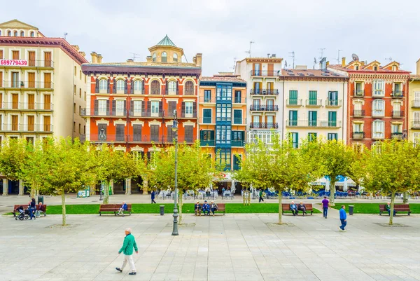 PAMPLONA, SPAIN, ECTOBER 28, 2014: Plaza del Castillo İspanya 'nın Pamplona kentinde