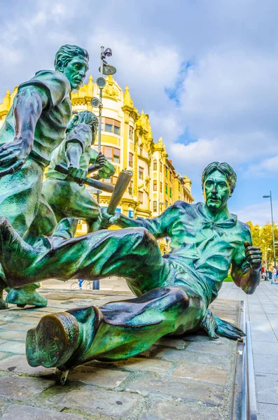 Pamplona Spain October 2014 Encierro Statue Depicting People Running Front — 스톡 사진