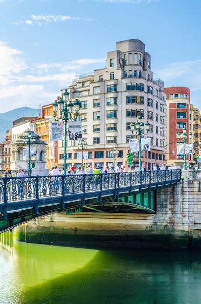 Bilbao Španělsko Října 2014 Nábřeží Řeky Nervion Bilbau Španělsko — Stock fotografie