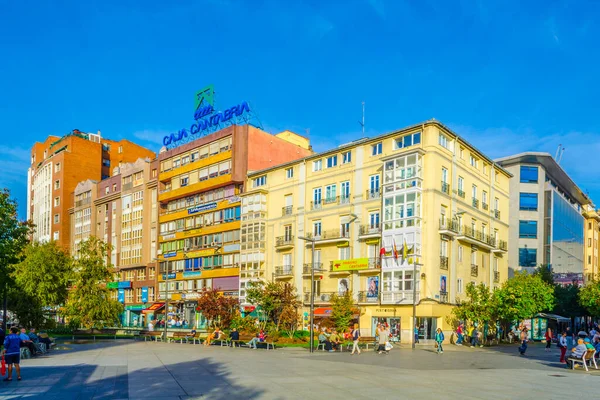 Santander, İspanya, 30 Ekim 2014: Santander, İspanya 'daki Calle Juan de Herrera' da insanlar geziniyor