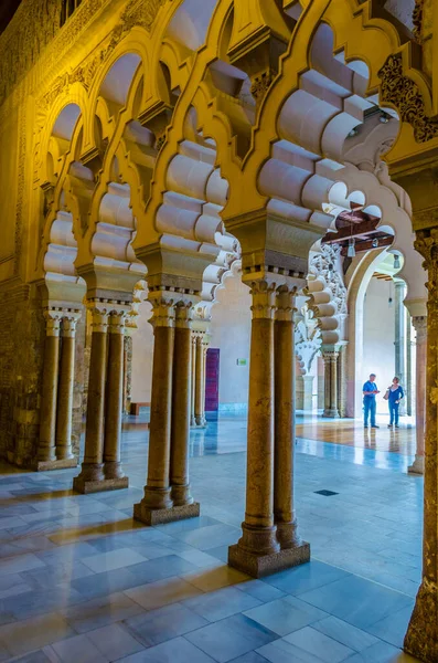 Zaragoza Spain November 2014 Beautiful Islamic Columns Entrance Hall Aljaferia — Foto Stock