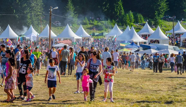 Rozhen Bulgaria Julio 2015 Festival Folclórico Rozhen Bulgaria Los Visitantes — Foto de Stock