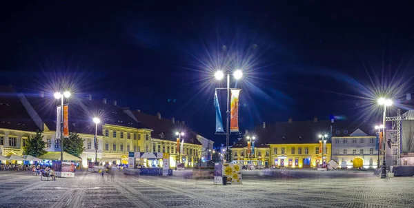 Sibiu Roménia Julho 2015 Visão Noturna Iluminada Grande Praça Égua — Fotografia de Stock