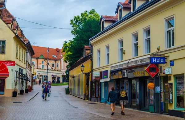 ZAGREB, CROATIA, 28 Temmuz 2015 Trg Avrupa görüşü - Hırvatistan 'ın başkenti zagreb' de Avrupa meydanı