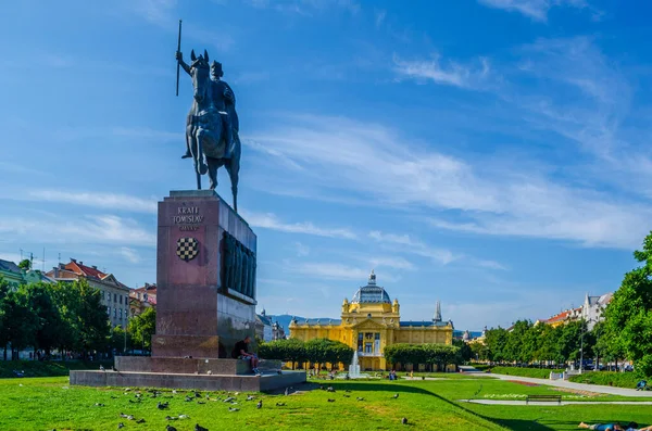 ZAGREB, CROATIA, 28 Temmuz 2015: Hırvatistan Kralı Tomislav Anıtı Zagreb, Hırvatistan.