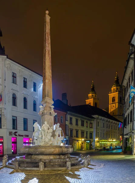 Ljubljana Eslovenia Julho 2015 Vista Noturna Praça Ciril Metodov Trg — Fotografia de Stock