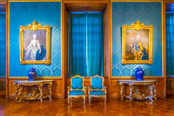 STOCKHOLM, SWEDEN, AĞUSTOS 18 Ağustos 2016: Gamla Stan, Stockholm, İsveç 'teki Kungliga slottet şatosunun manzarası