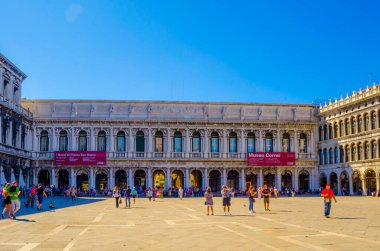 VENICE, ITALY, 20 EYLÜL 2015: İnsanlar San Marco Meydanı, Venedik İtalya