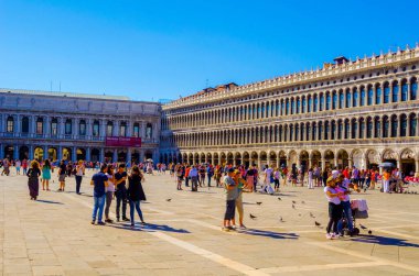 VENICE, ITALY, 20 EYLÜL 2015: İnsanlar San Marco Meydanı, Venedik İtalya