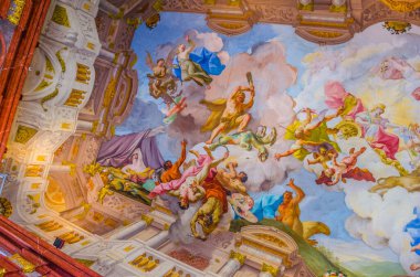 MELK, AUSTRIA, 16 Mayıs 2015: Melk Abbey, Avusturya 'da tavan resmi. Abbey Kilisesi, Avusturya 'nın en güzel kiliselerinden biri olarak kabul edilir..