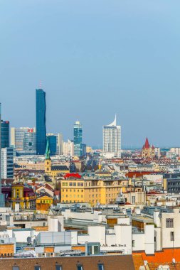 VİANNA, AUSTRIA, 2 Şubat 2016: UNO kentindeki ünlü DC kulesiyle Viyana 'nın havadan görünüşü.