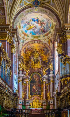 KLOSTERNEUBURG, AUSTRIA, 26 Mayıs 2016: Viyana, Avusturya yakınlarındaki Klosterneuburg 'daki Manastır Kilisesi