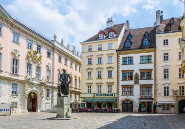 VIENNA, AUSTRIA, Haziran 2016: Avusturya 'nın orta kesimindeki Judenplatz Meydanı.