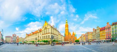 WROCLAW, POLAND, MAY 28, 2017: People are passing beautiful town hall at Rynek, the picturesque square in central Wroclaw, Polan