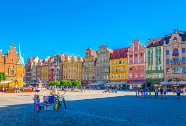 WROCLAW, POLAND, 28 Mayıs 2017: Rynek 'teki renkli evler, merkezi Wroclaw, Polonya' daki pitoresk kare