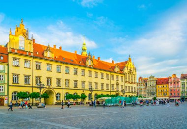 WROCLAW, POLAND, 28 Mayıs 2017: Rynek 'teki renkli evler, merkezi Wroclaw, Polonya' daki pitoresk kare