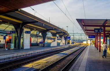 ZURICH, SWITZERLAND, OCTOBER 24, 2015: People are waiting for a train on a platform inside of the main train station in the swiss city zurich