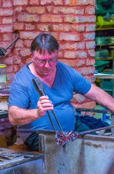 Murano Italy February 2017 Glassmaker Manufacturing Typical Sculpture Murano Italy — 스톡 사진